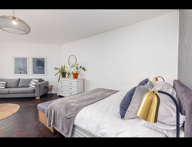 1 BEDROOM APARTMENT TO LET IN SEA POINT